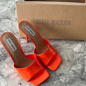 Steve Madden/ Signal Orange Patent/ size 8